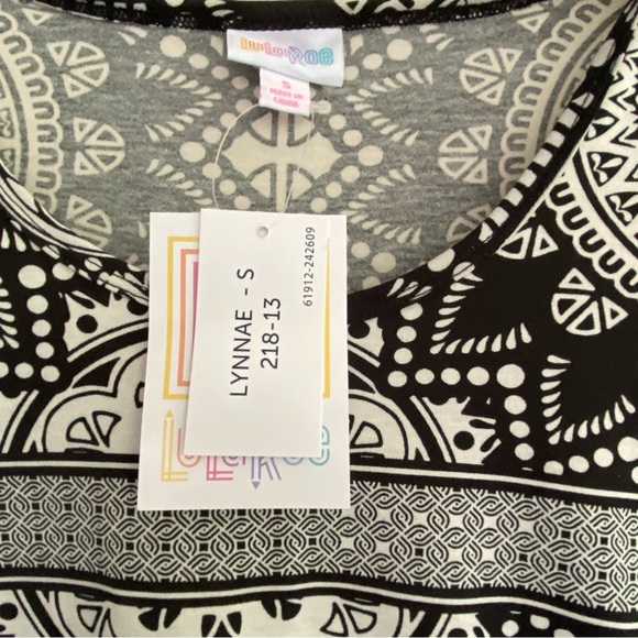 LulaRoe LYNNAE Black & White Long Sleeve Stretchy Polyester/Spandex SMALL NWT - Picture 5 of 5